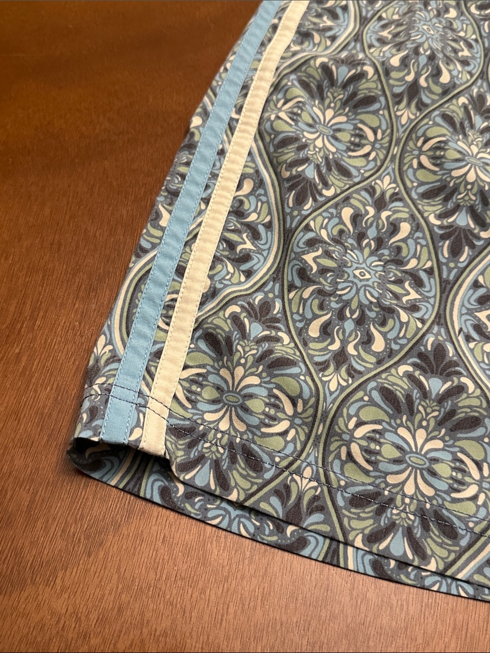 VISSLA Blue Floral-Patterned Men’s Swim Board Shorts - Picture 2 of 14